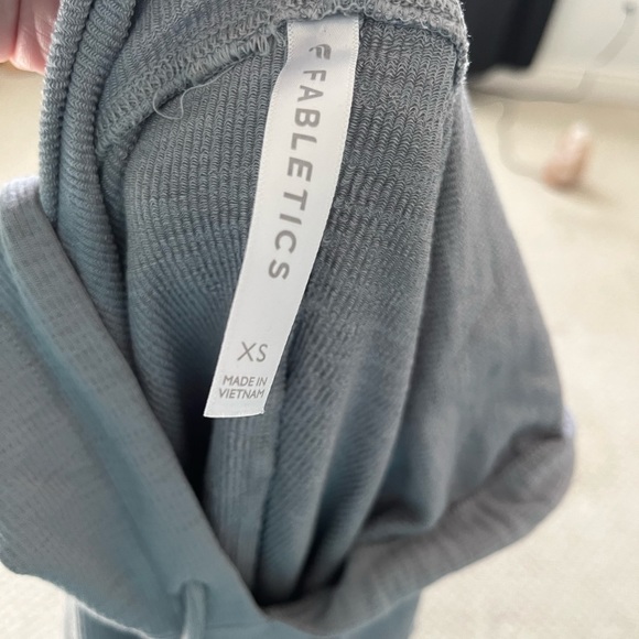 Fabletics cropped hoodie - Picture 3 of 4